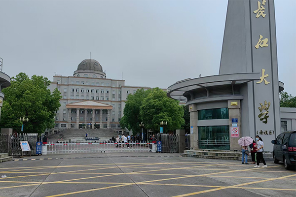 長江大學(xué)南校區(qū)車牌識(shí)別門禁、人行通道閘